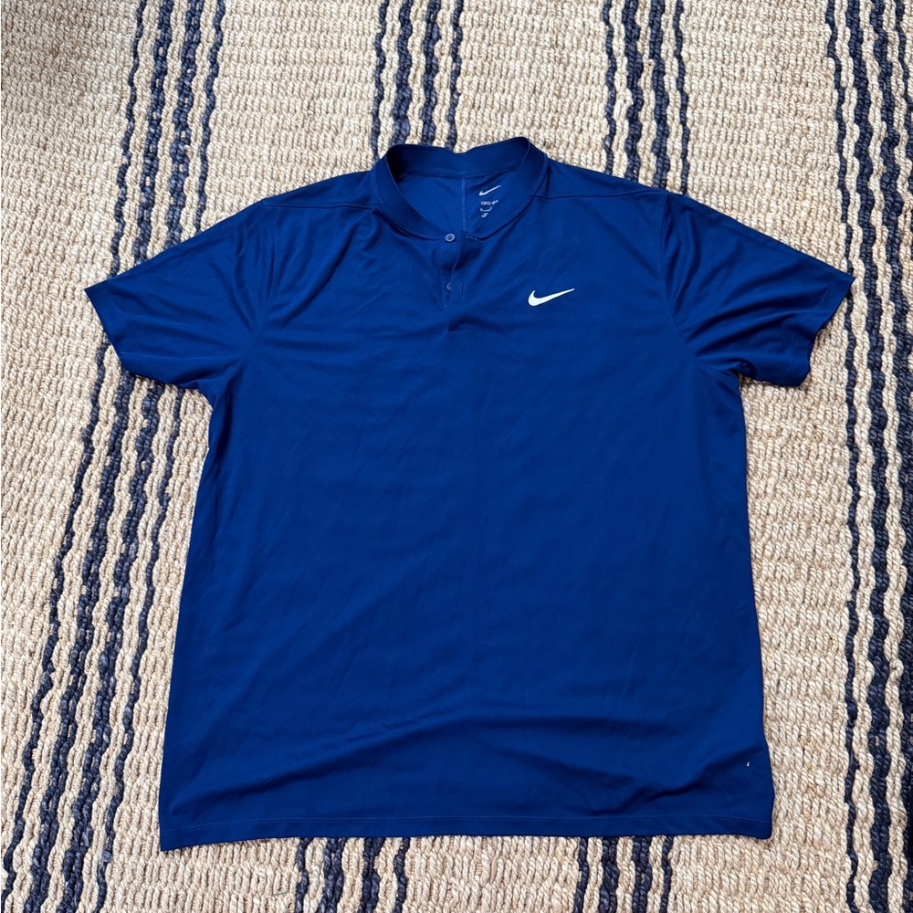 Nike Mens Dri Fit mock collar shirt, never worn. Blue, size XL